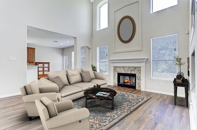 Building Photo - 8607 Saratoga Dr