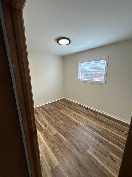 Building Photo - 32105 Knapp Ave