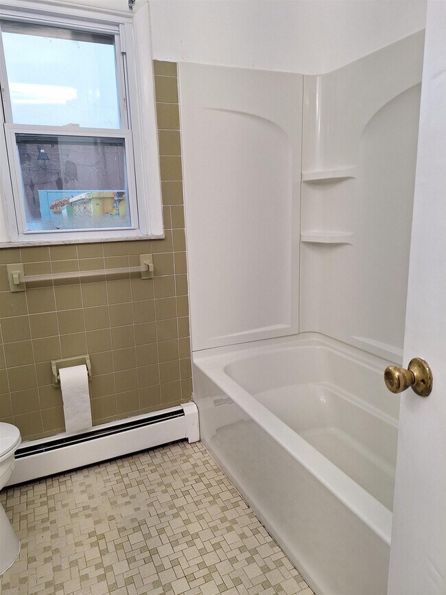 Building Photo - 169 W 51st St