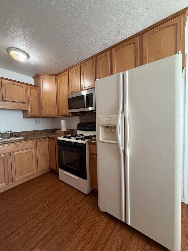 Building Photo - NEW LISTING!! 3 Bedroom 1.5 Bathroom House with Huge Yard, Central Heat & Air!