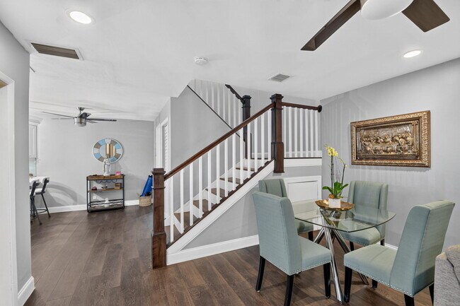 Building Photo - 812 NW 30th Ave