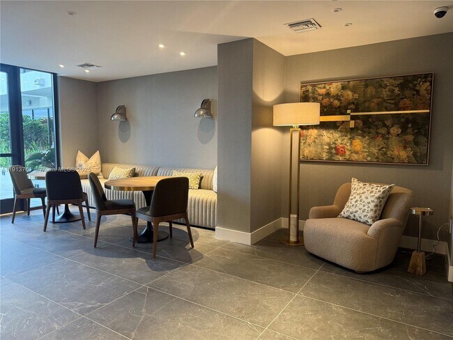 Building Photo - 2001 Van Buren St