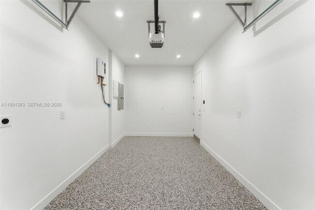 Building Photo - 2840 SW 32nd Ct