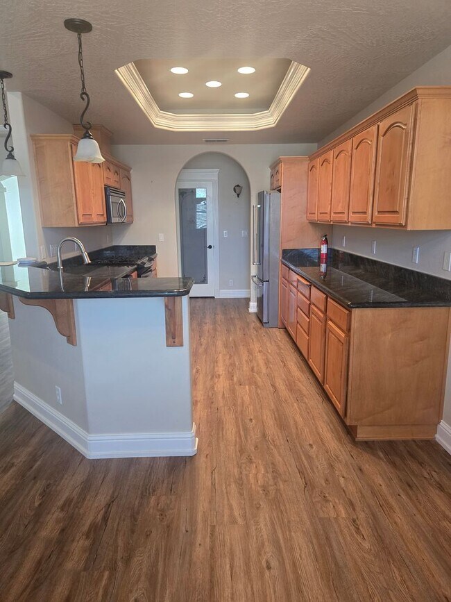 Building Photo - 3 bed 2 bath Home for Rent in Grants Pass