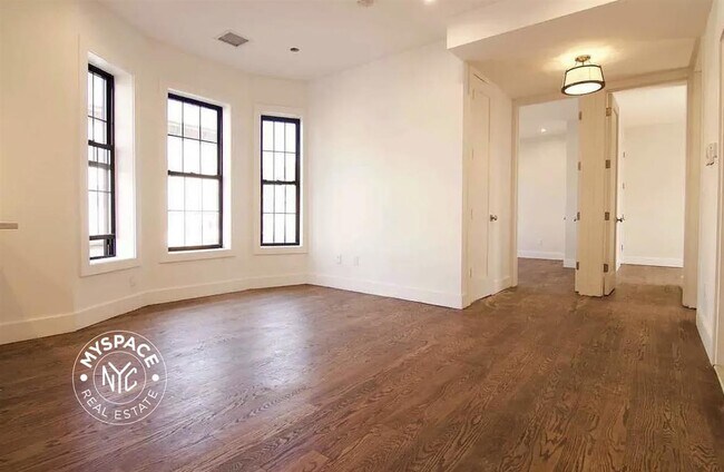 Building Photo - 854 Rogers Ave