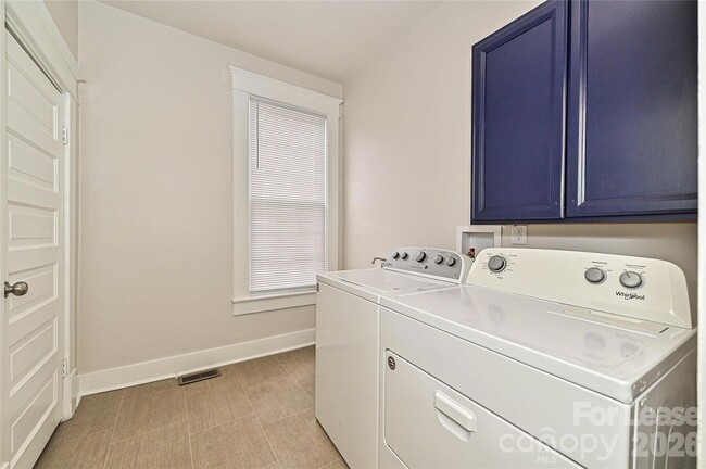 Building Photo - 1208 S Salisbury Ave