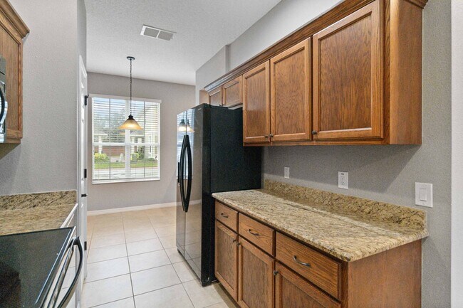 Building Photo - MOVE IN SPECIAL-Beautiful Two Story 3/2.5 Town Home w/ Loft & Screened Porch in St. Cloud