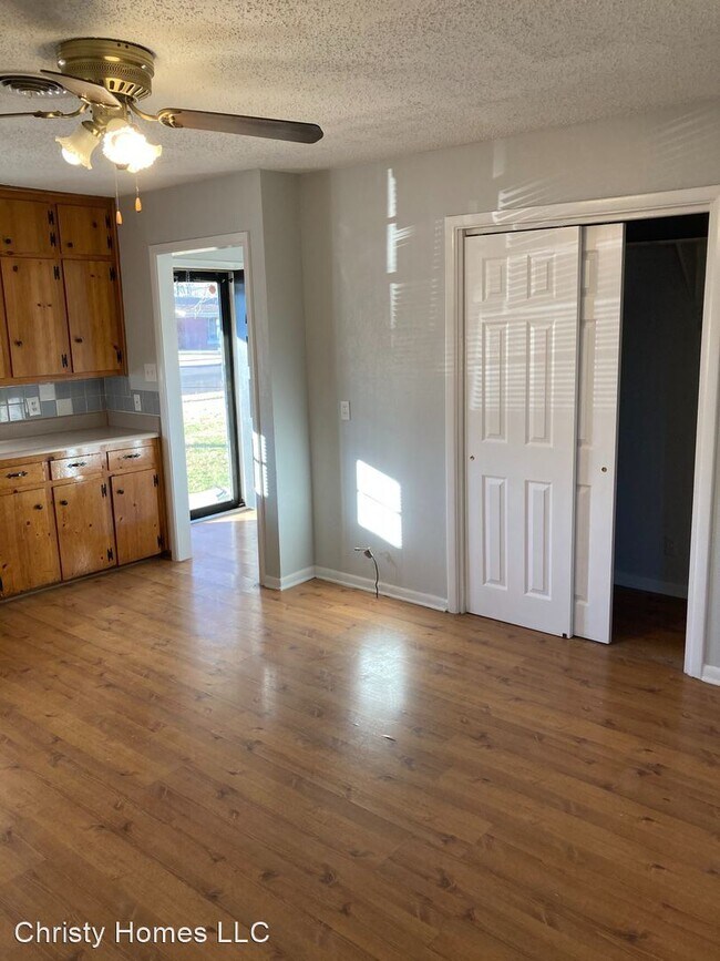 Building Photo - 3 br, 1.5 bath House - 4611 S. Bryan St.