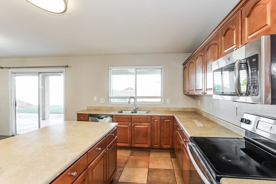 Building Photo - 2018 W Alta Vista Rd