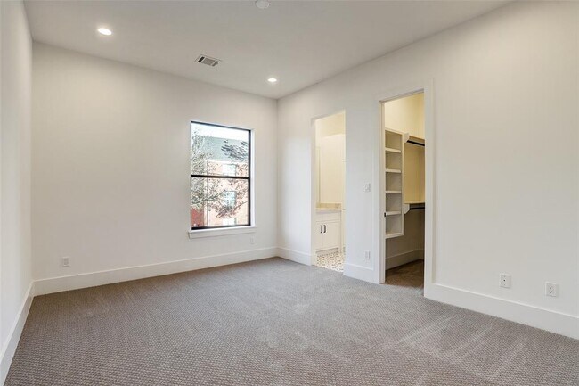 Building Photo - 3021 Maroneal St