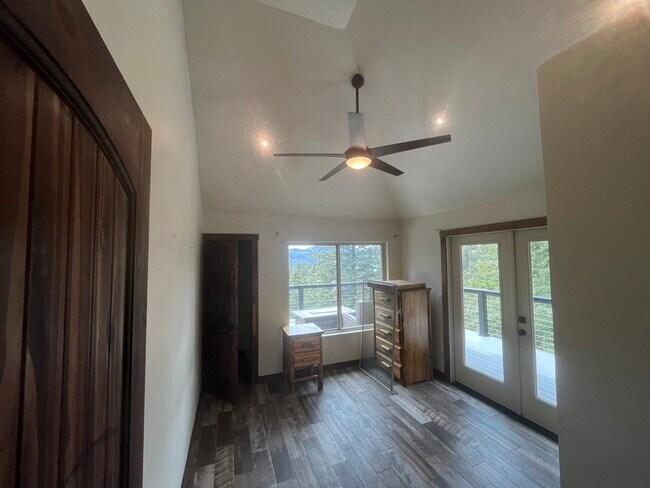 Building Photo - 776 Aspen Ln