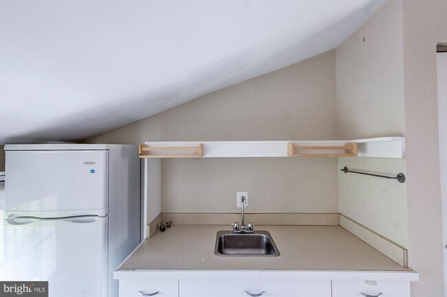 Building Photo - 13 E Henrietta St