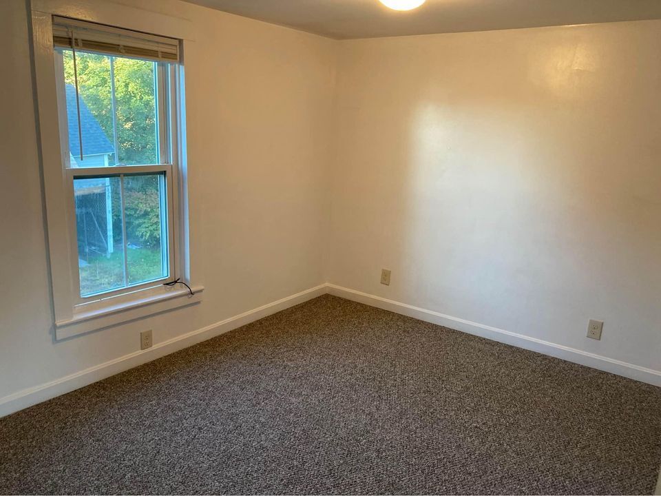 Building Photo - 64 Valley St