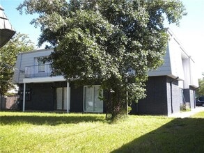 Building Photo - 302 Carmen Ct