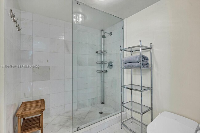 Building Photo - 665 NE 25th St