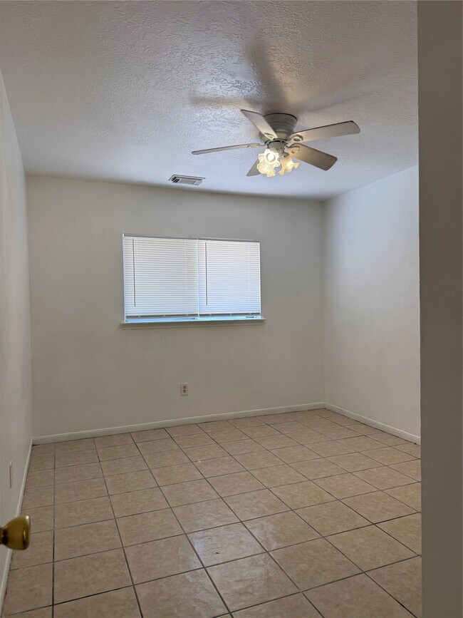 Building Photo - 9035 Waving Fields Dr