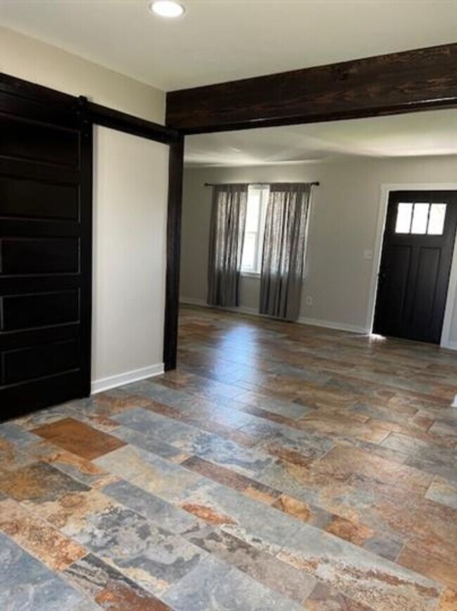 Building Photo - Renovated Brick Ranch Home