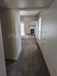 Building Photo - 530 NE Churchill St