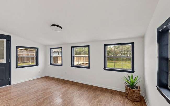 Building Photo - 165 Antigua Dr