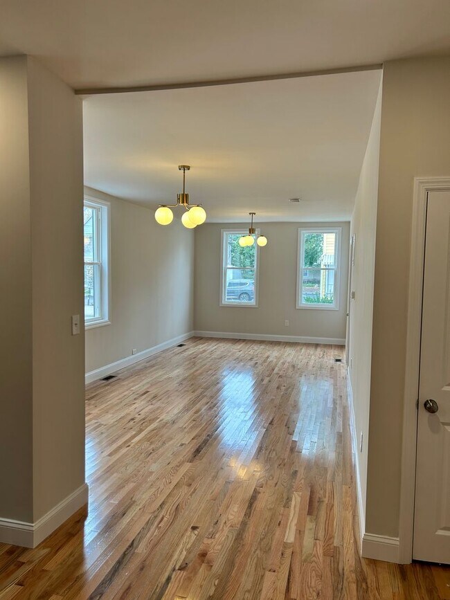Building Photo - 414-416-416 Ridgeway St