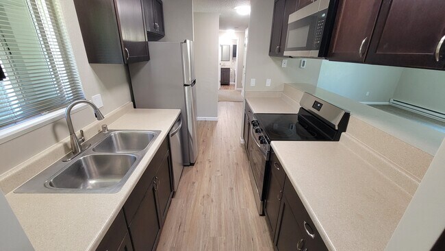 Building Photo - Duplex 12006
