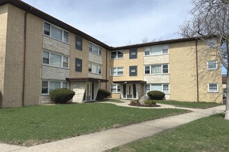 Building Photo - 8300 W Forest Preserve Dr