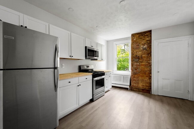 Building Photo - 346 39th St