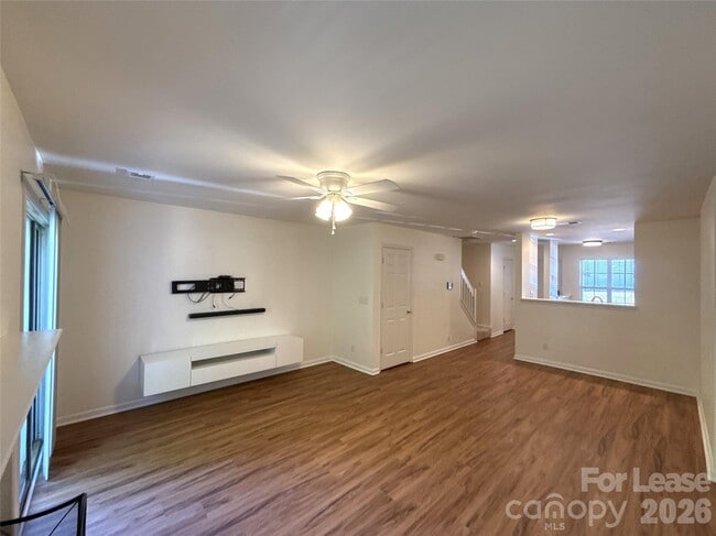 Building Photo - 639 Mountainwater Dr