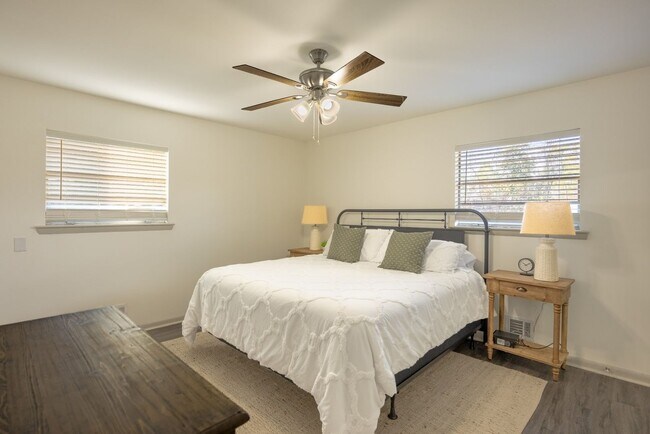 Building Photo - 523 Pitt Moore Rd