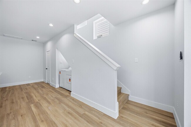 Building Photo - 4214 Larkspur St