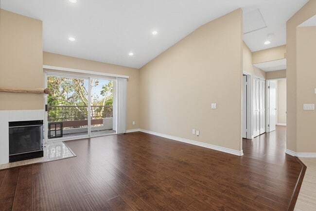 Building Photo - 500 Lands End Way