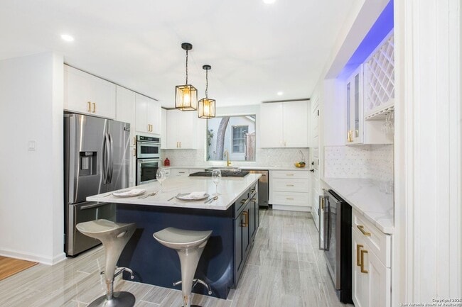 Building Photo - 423 College Blvd