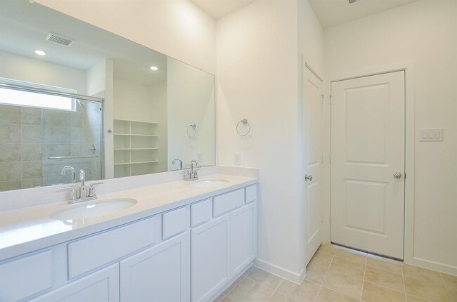 Building Photo - 9727 Rialto Hts Dr