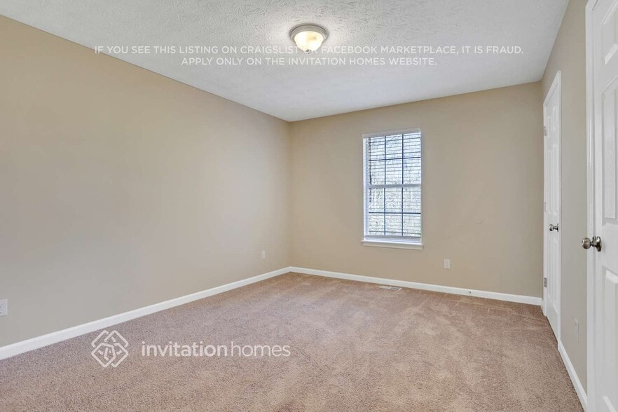 Building Photo - 194 Valley Dr