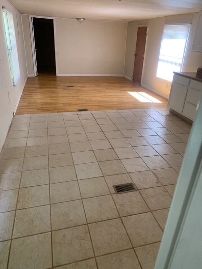 Building Photo - 119 Robin Hood Rd