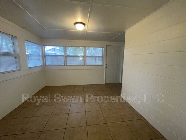 Building Photo - 227 Palm Ave