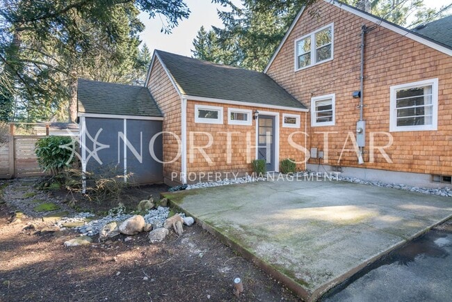 Building Photo - Newly Remodeled Lake Oswego Cottage With Lake Access.