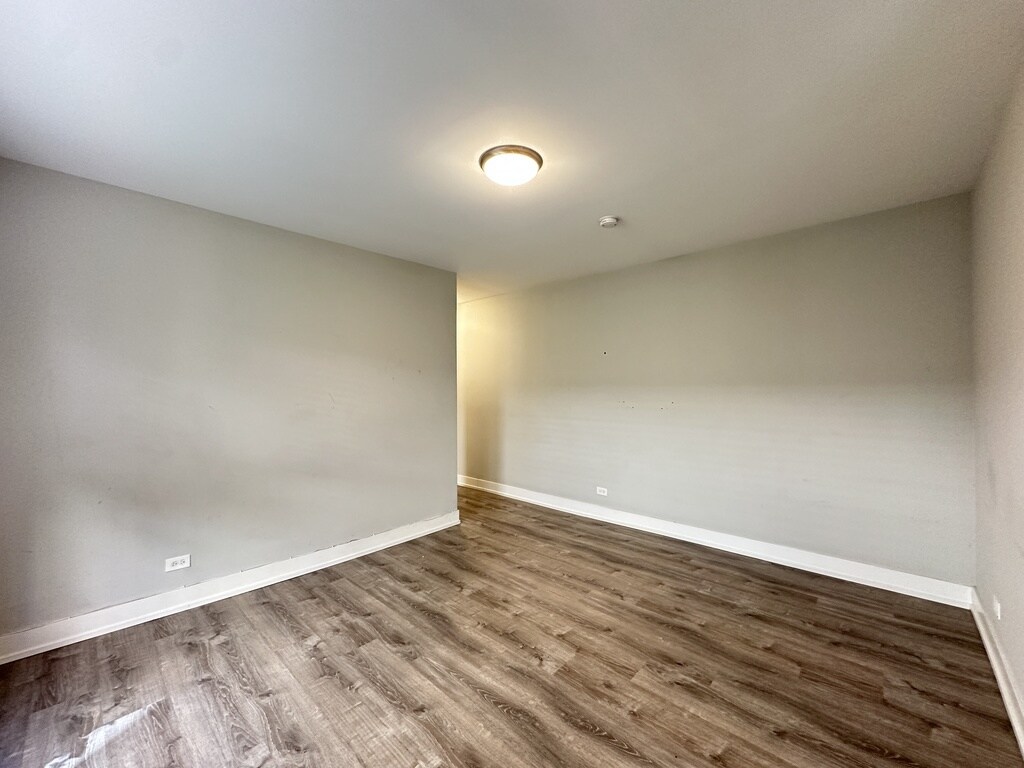 Building Photo - 722 W Brompton