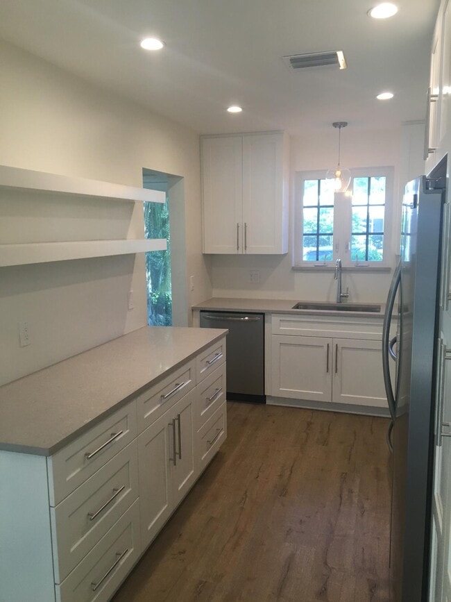 Building Photo - 27 E Rd