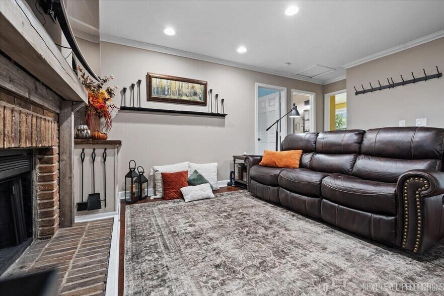 Building Photo - 3484 Fox Hill Rd