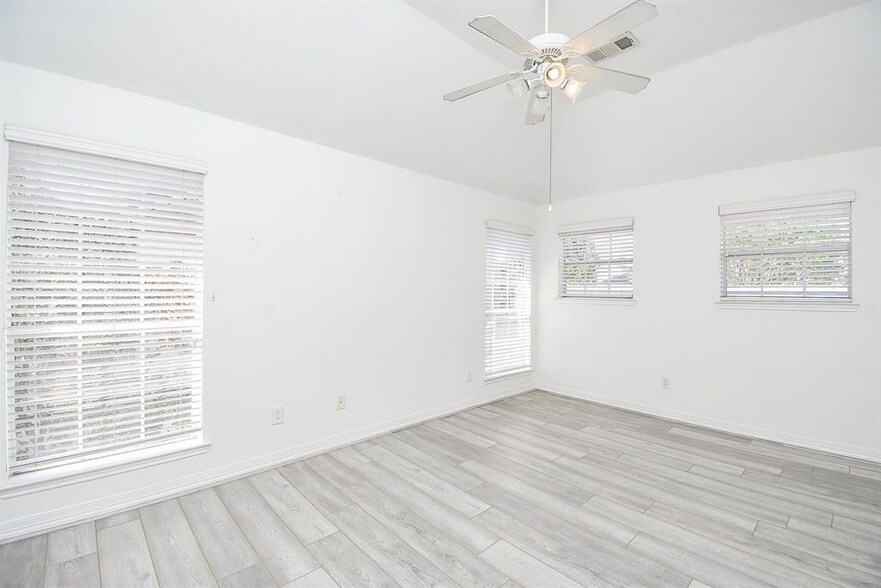 Building Photo - 5217 Blossom St