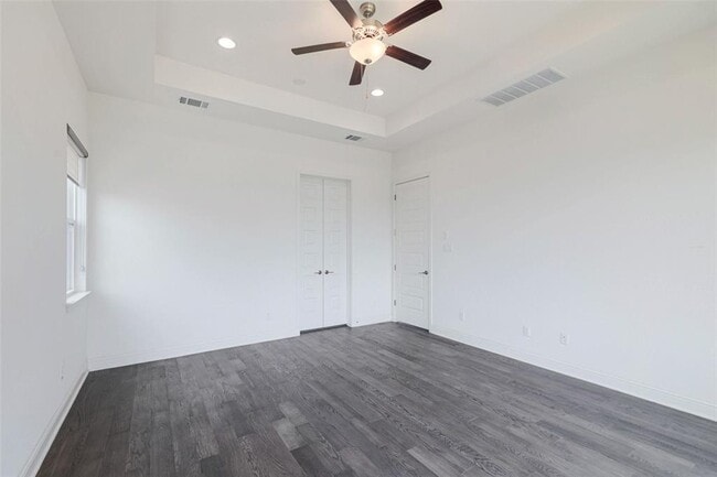 Building Photo - 4413 Edgewater Dr