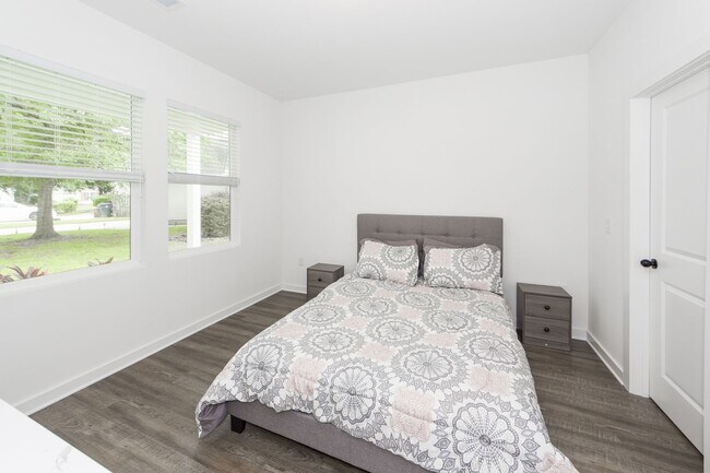 Building Photo - 4 Bedroom 3 Bath Home in Windsor Hill - North Charleston