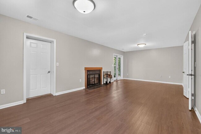 Building Photo - 6 Youngs Farm Ct