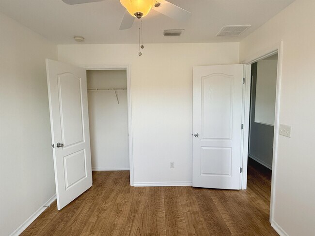 Building Photo - 728 Cabernet Pl