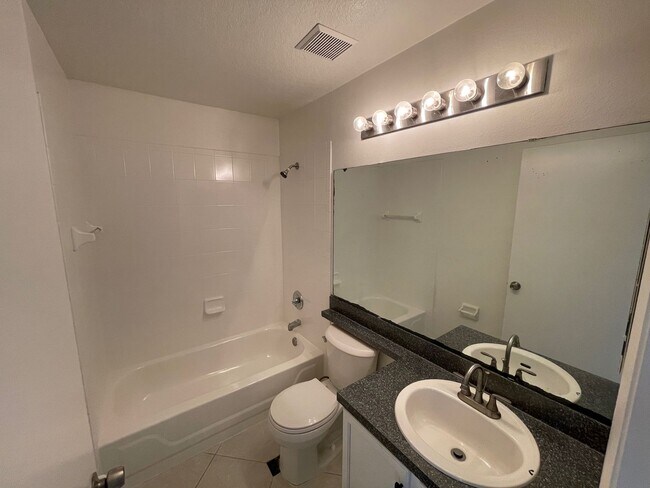 Building Photo - 4 Bedroom, 2 Bathroom Single Family Home