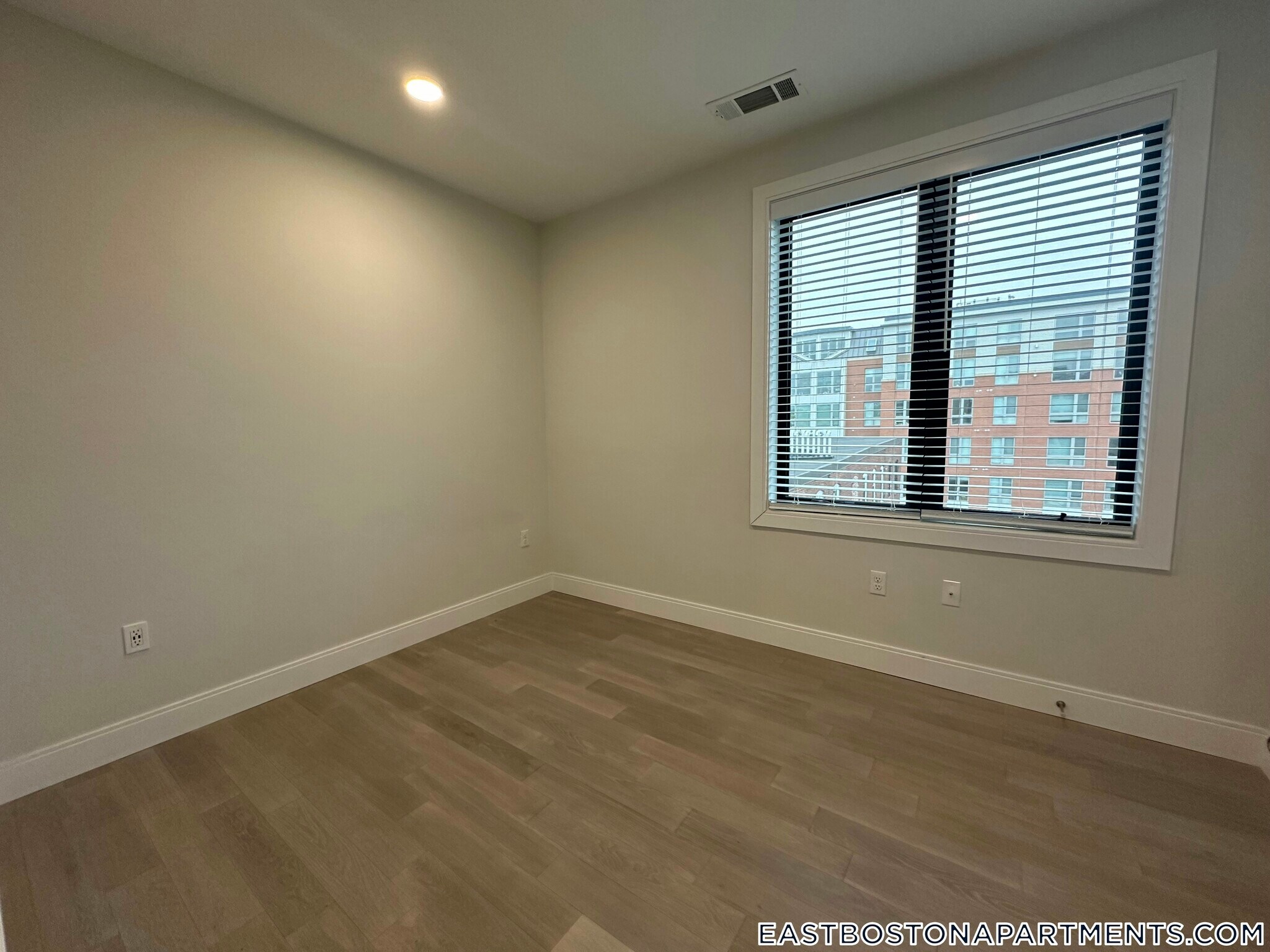 Building Photo - 152 Liverpool St