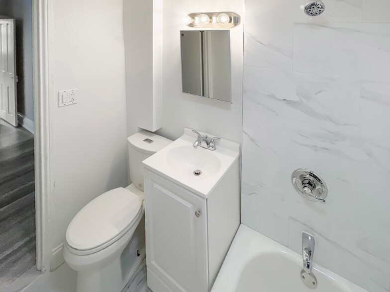 Building Photo - 160 McClellan St