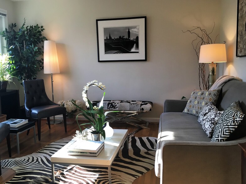 Building Photo - 1316 Constitution Ave NE