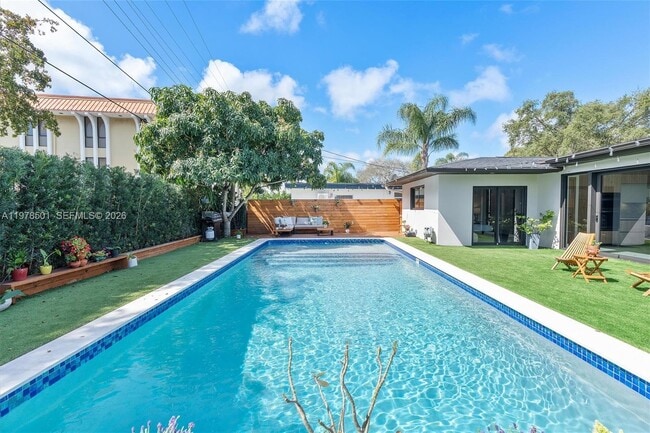 Building Photo - 4000 N Circle Dr